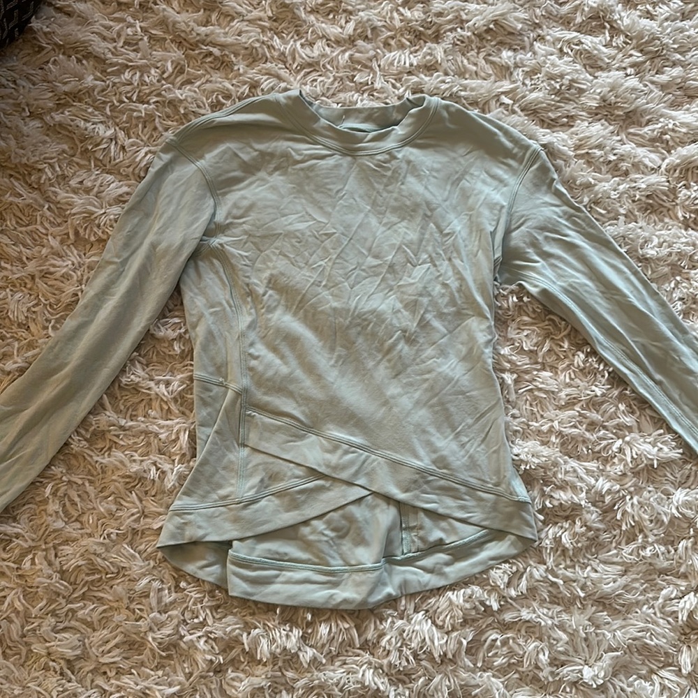 Mint lululemon close to crossing top size 4